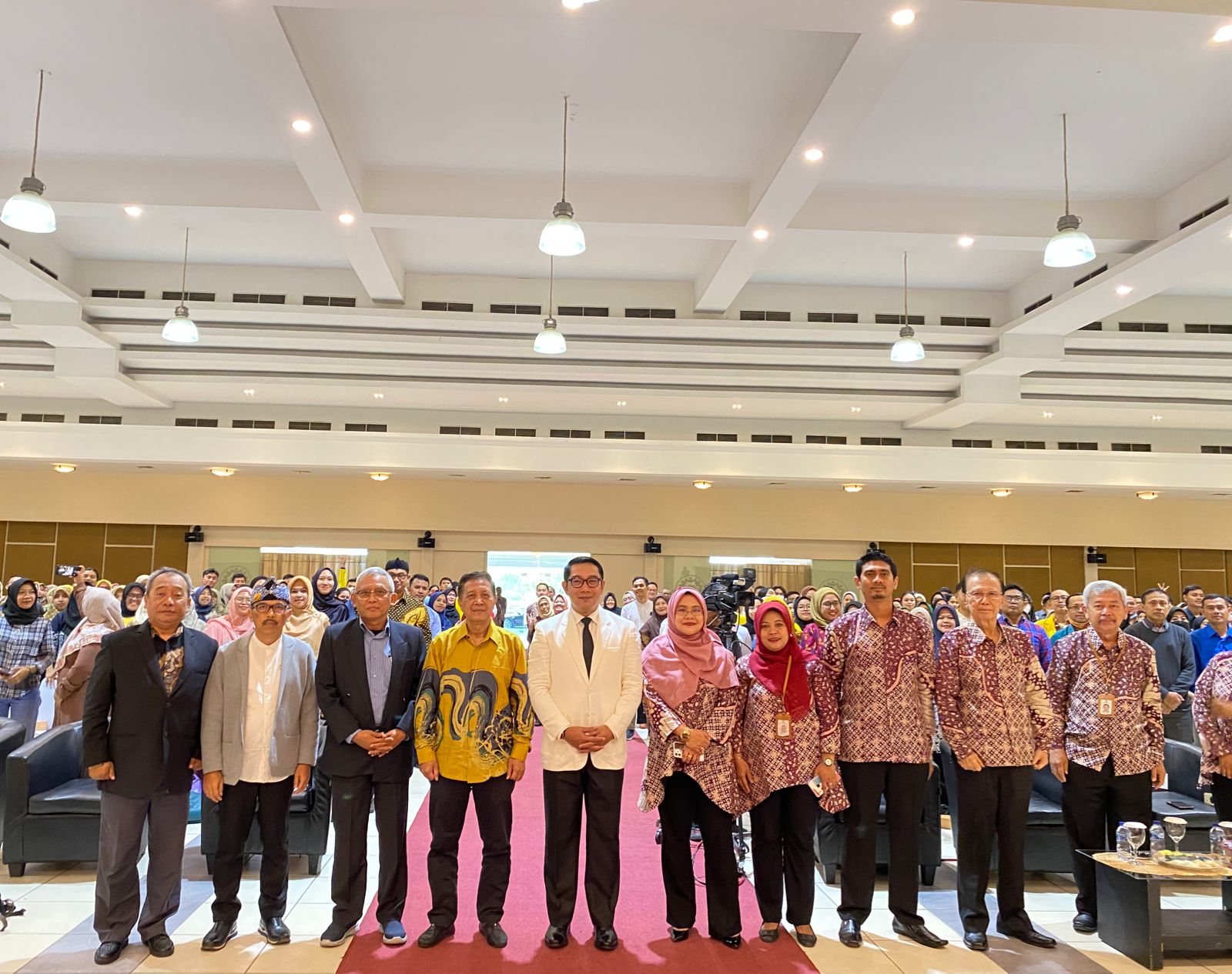 Gubernur Jawa Barat, Ridwan Kamil hadiri Seminar Wisuda Daerah Universitas Terbuka Bandung