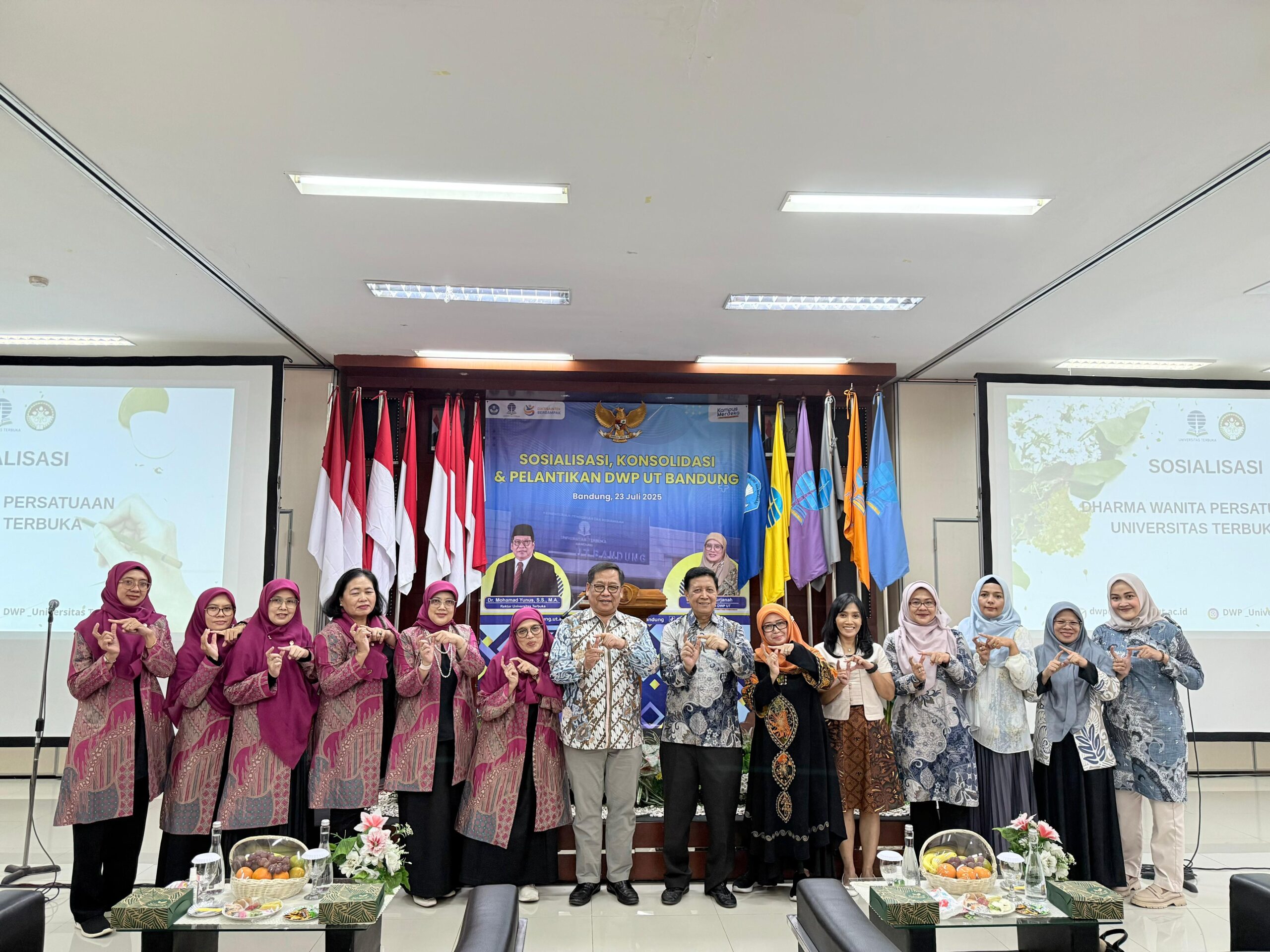 Sah! Dharma Wanita Persatuan Universitas Terbuka Bandung Resmi Dilantik