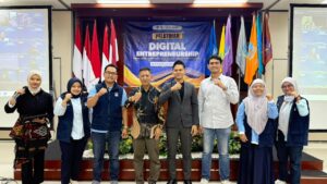 Foto bersama pimpinan UT Bandung dan Narasumber pelatihan Digital Entrepreneurship UT Bandung