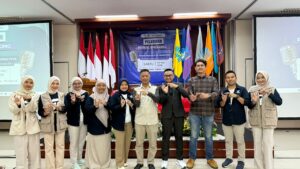 Foto bersama kegiatan pelatihan public speaking UT Bandung 2026