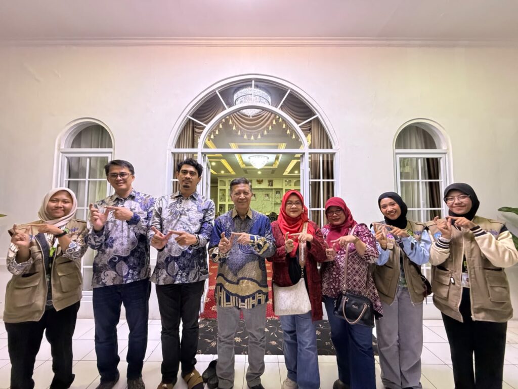 Sivitas Akademika Universitas Terbuka Bandung pada KKN BKS PTN Barat
