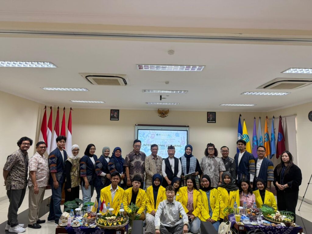 Foto bersama dosen, mahasiswa, dan narasumber pada kegiatan international lecturing 2026