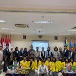 Foto bersama dosen, mahasiswa, dan narasumber pada kegiatan international lecturing 2026